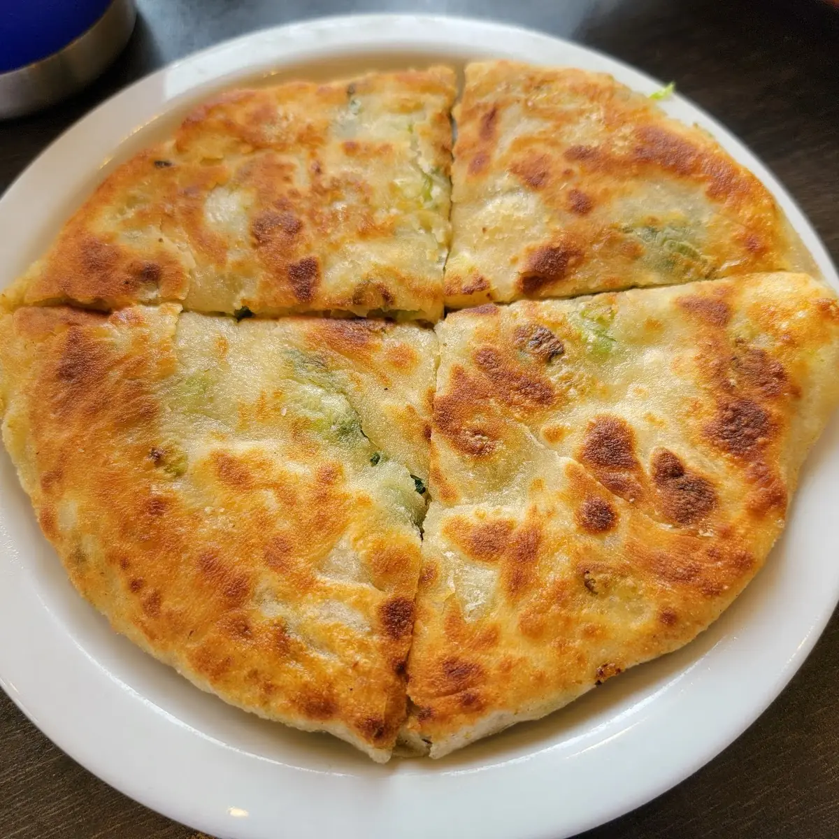 蔥油餅 scallion pancake